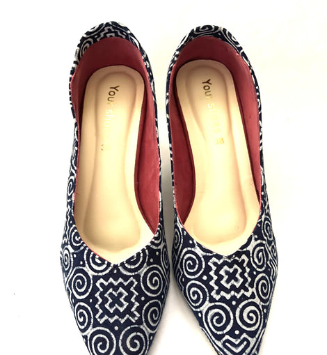 Batik Doi pumps - square design